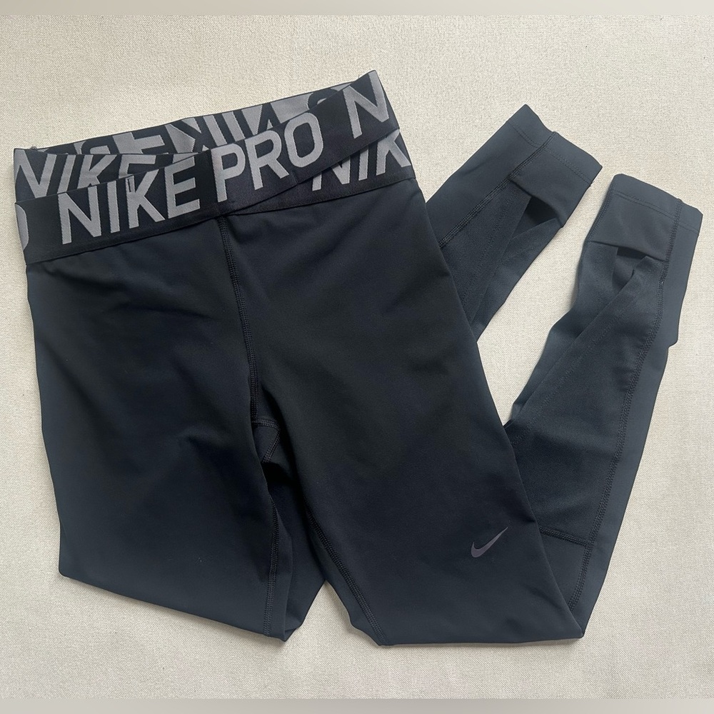 New Nike Pro Leggings Size S Black